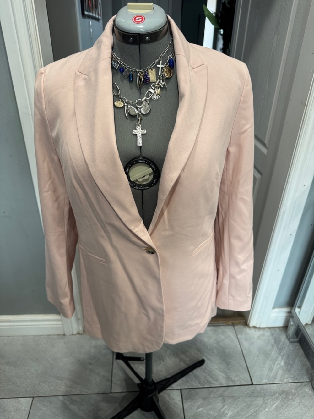 NWT - H&M Women’s Blush Pink Single-Button Blazer